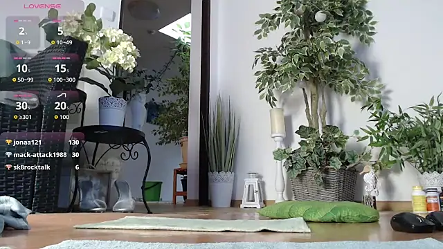 Squirtmania live sex cam