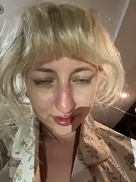 RonnieKiss live sex cam