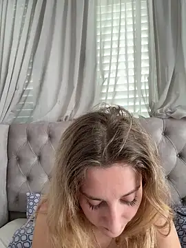 MileySummer live sex cam