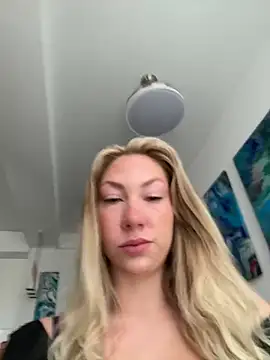 LuisaBecker live sex cam