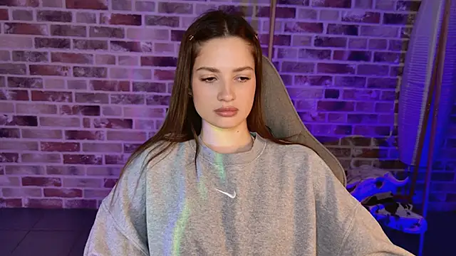 KiraVair live sex cam