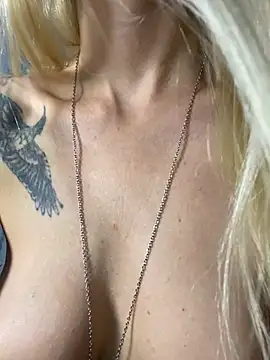 mistress_in_the_forest live sex cam