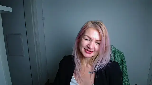 Madonna_Fire's cam snapshot