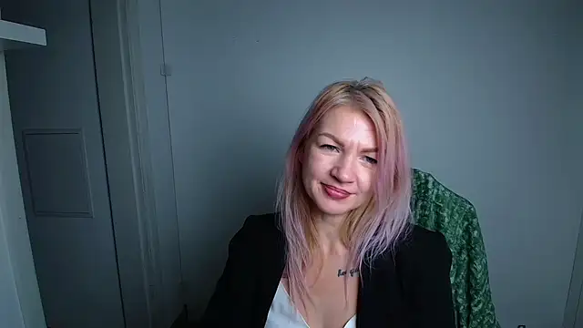 Madonna_Fire's cam snapshot