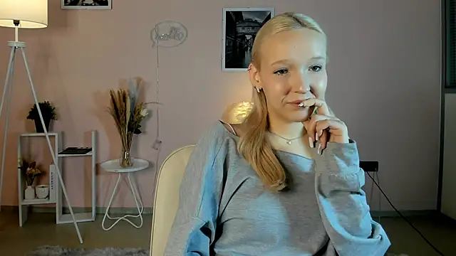 LatrinaNivala's cam snapshot