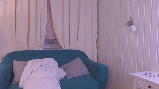 SoftAmora's cam snapshot