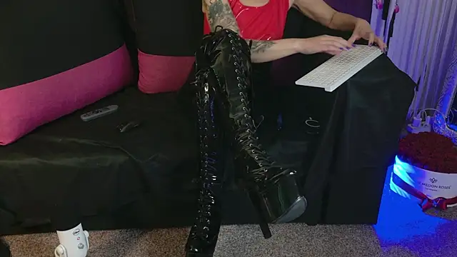 SusanSwan's cam snapshot