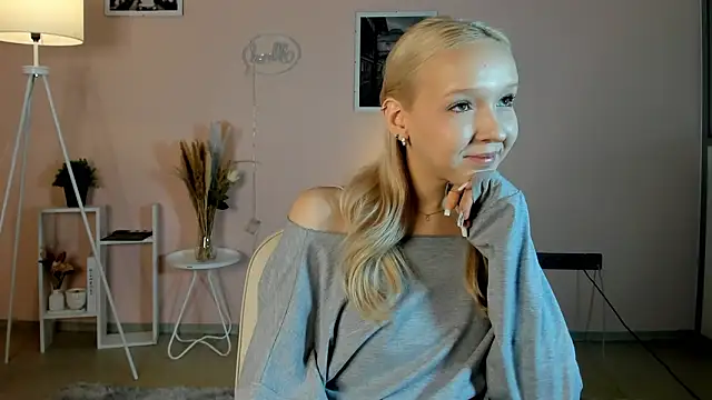 LatrinaNivala's cam snapshot