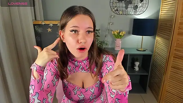 MollysMiawko live sex cam