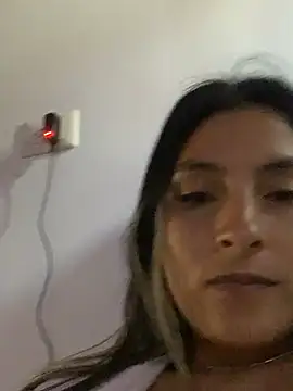 Cami_Leon2's cam snapshot