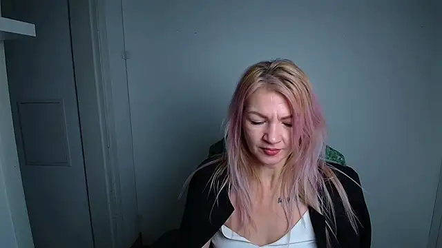 Madonna_Fire's cam snapshot