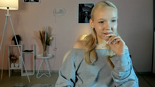 LatrinaNivala's cam snapshot