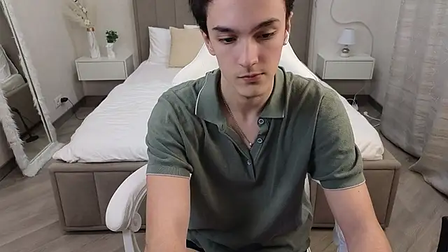 MoonlinSkinn live sex cam