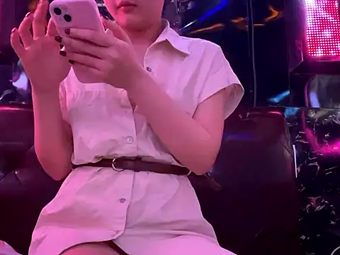 Nhi_Chibii05's cam snapshot