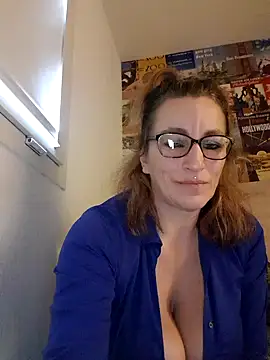 Fifi83Bell live sex cam