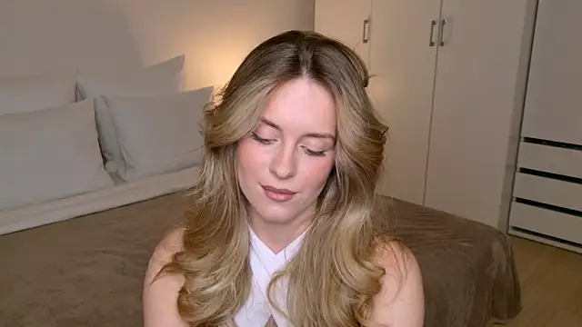 RozzitaBedberry live sex cam