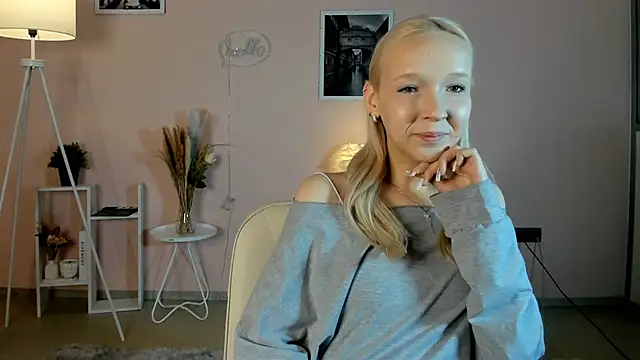 LatrinaNivala's cam snapshot