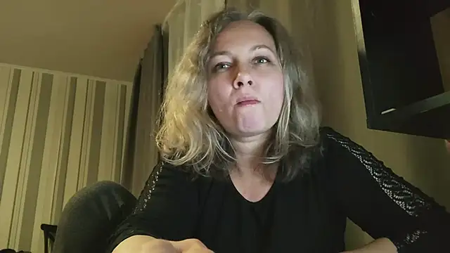 EdithManning's cam snapshot