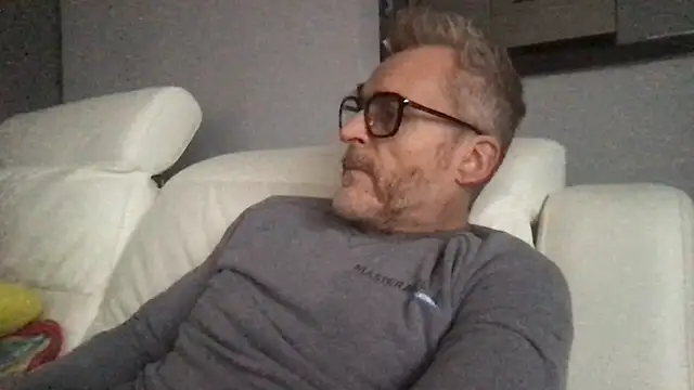 Axl_hot live sex cam