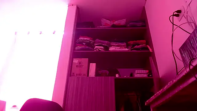 nicolle_milf1978 live sex cam