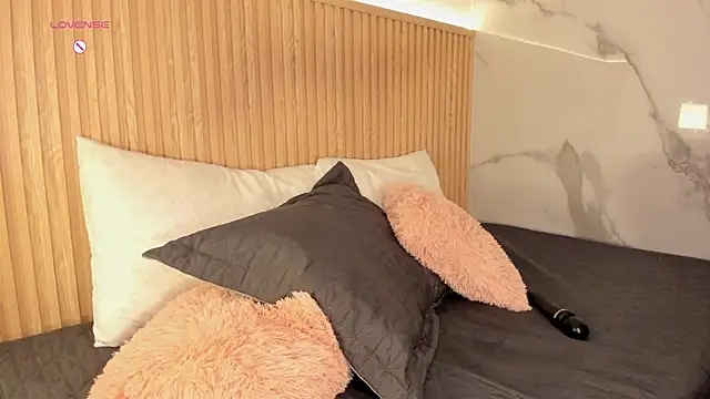 Fyre_divine live sex cam