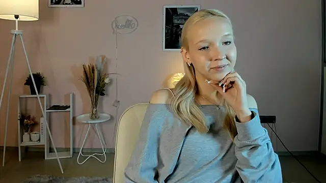 LatrinaNivala's cam snapshot