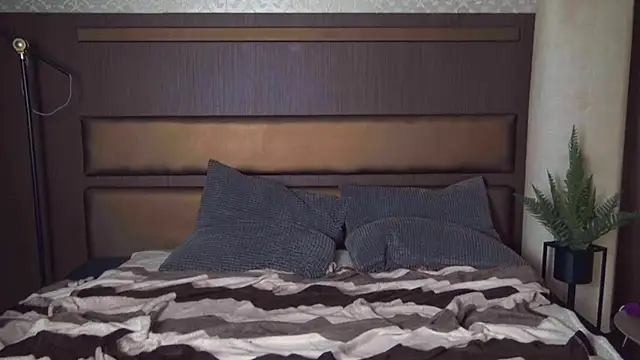 BustyBrunettes live sex cam