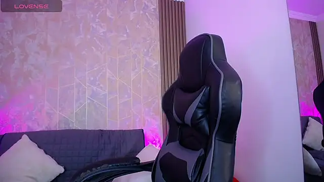 Violet_Collins1's cam snapshot