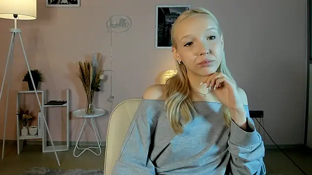 LatrinaNivala's cam snapshot