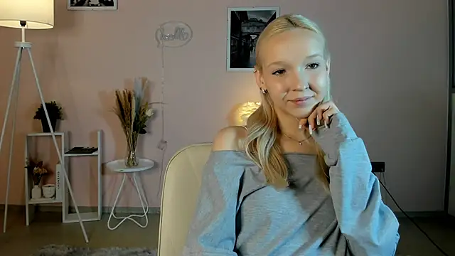 LatrinaNivala's cam snapshot