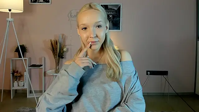 LatrinaNivala's cam snapshot