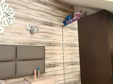 Little_Mayy's cam snapshot