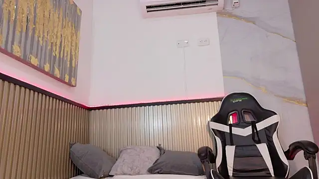 Scarlet_Vixen_'s cam snapshot