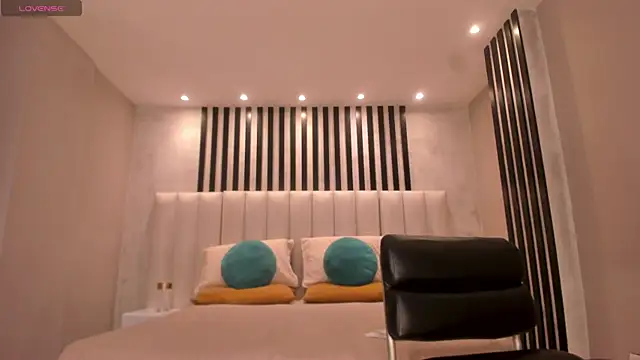 SunnyRivers live sex cam