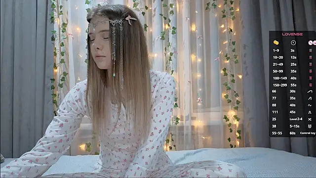 CarolinePepper's cam snapshot