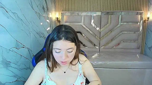 emily__r__'s cam snapshot