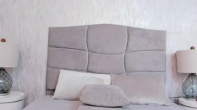 Naomii_BDSM live sex cam