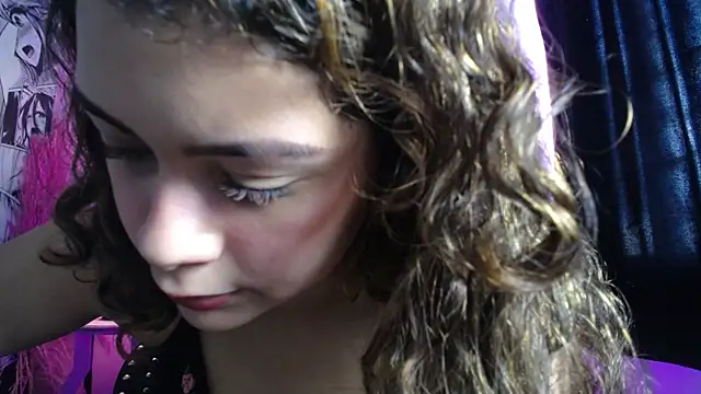 CurlyDani's cam snapshot