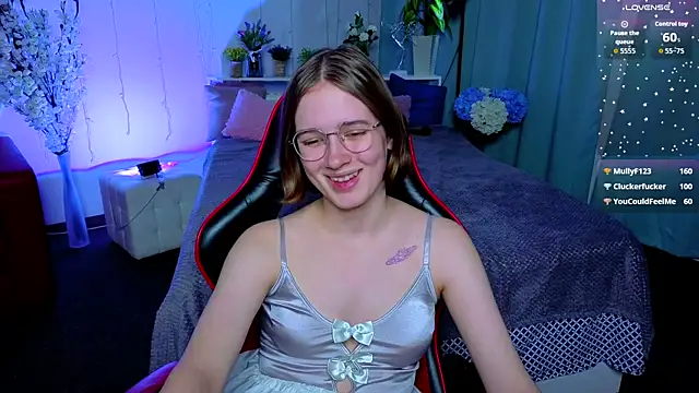 Mia_Mooore's cam snapshot