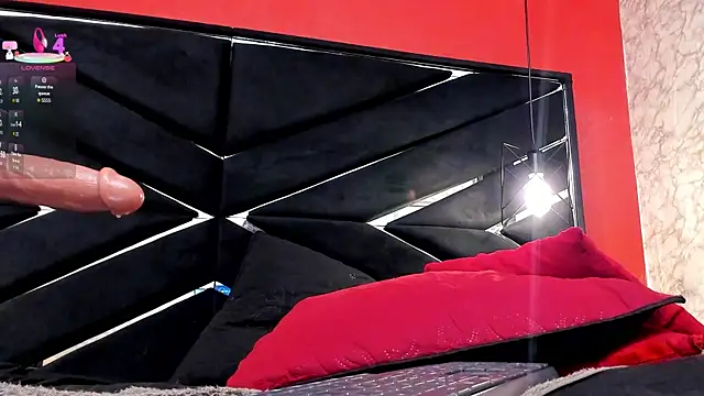 IVISBOUNCYASS live sex cam