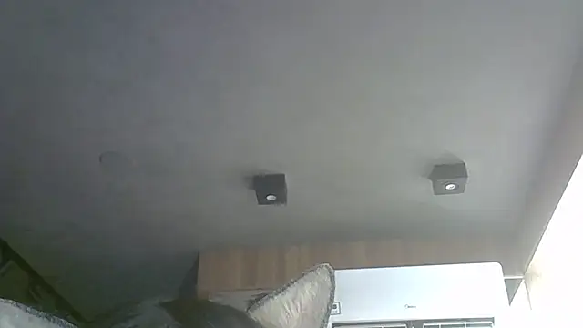 SkinnyKitten live sex cam