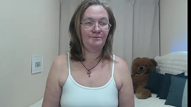 HolyMilfa live sex cam