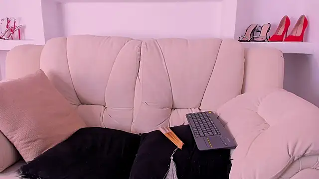 Radiant_Naomi live sex cam