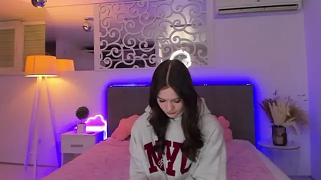 LuisaClover live sex cam