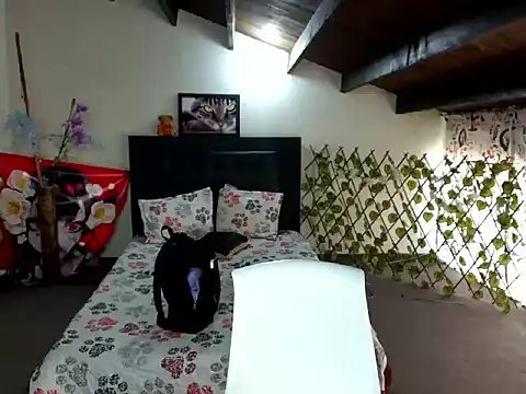 Skylovershot live sex cam