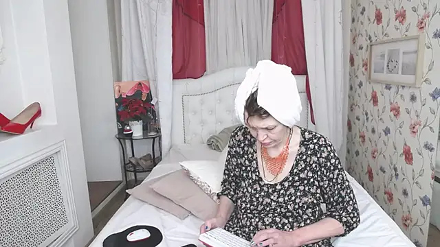 SilviaHart live sex cam