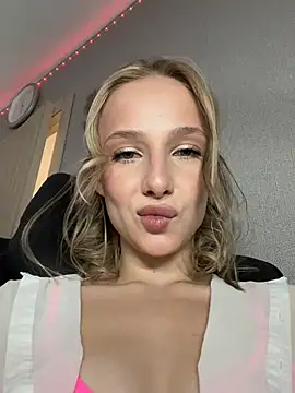 CaseyStar live sex cam