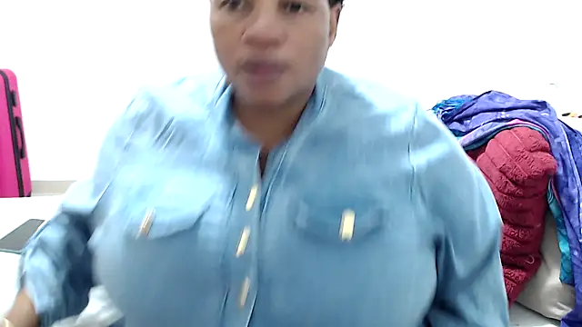 Bustyslave48 live sex cam