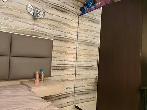 Little_Mayy's cam snapshot