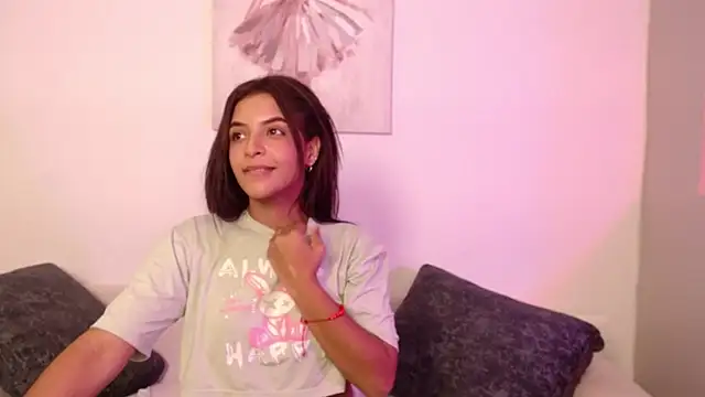 chloe_peach_'s cam snapshot